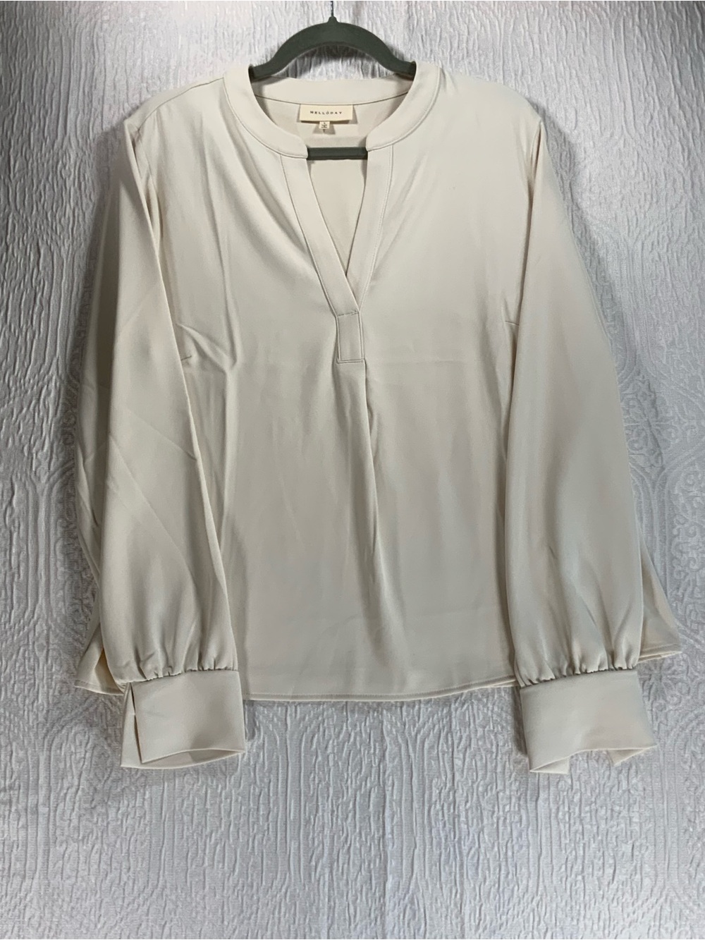 MELLODAY Cream Split V-Neck Long Sleeve Blouse